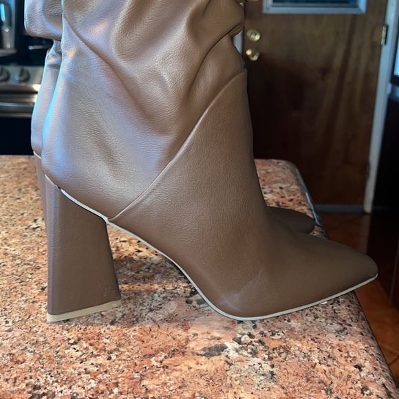 Triangle Boots - Picture 4 of 7